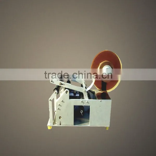 MT-50 manual juice plastic bottle labeller