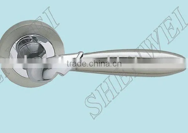 AZ03-389 SN/CP Zinc Door Handle on Rose