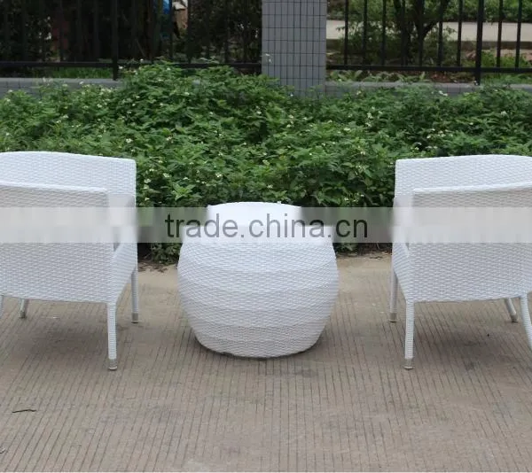 Cozy Wicker Furniture Coffee Shop Table and Chairs for Sale photo-4