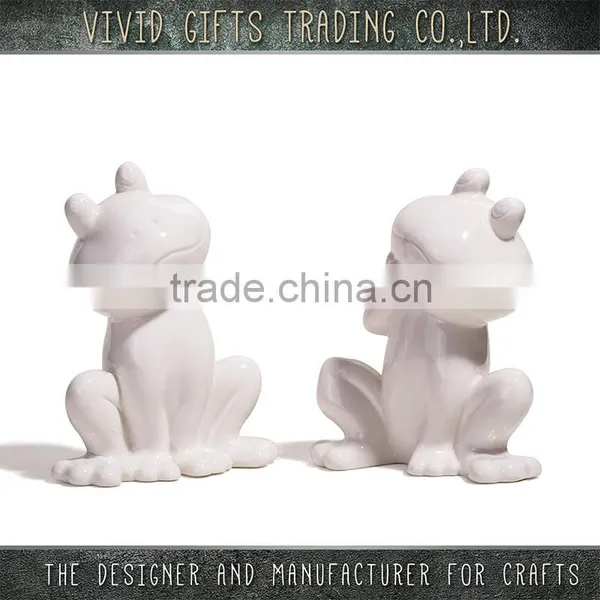 Porcelain and Ceramic Cute Sitting Frog Garden Decoration