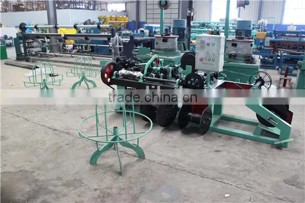 1.6mm Steel Wire Positive and Negative Twisted Barbed Wire Machine photo-4