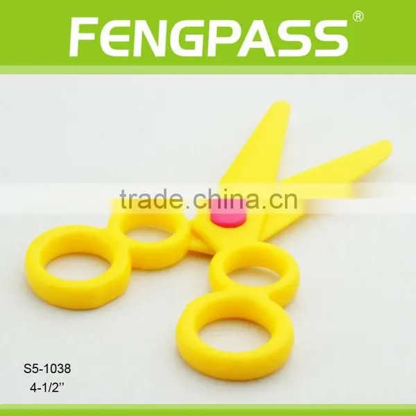 S5-1038 4.5 Inch Plastic Handle Cute Scissors photo-3