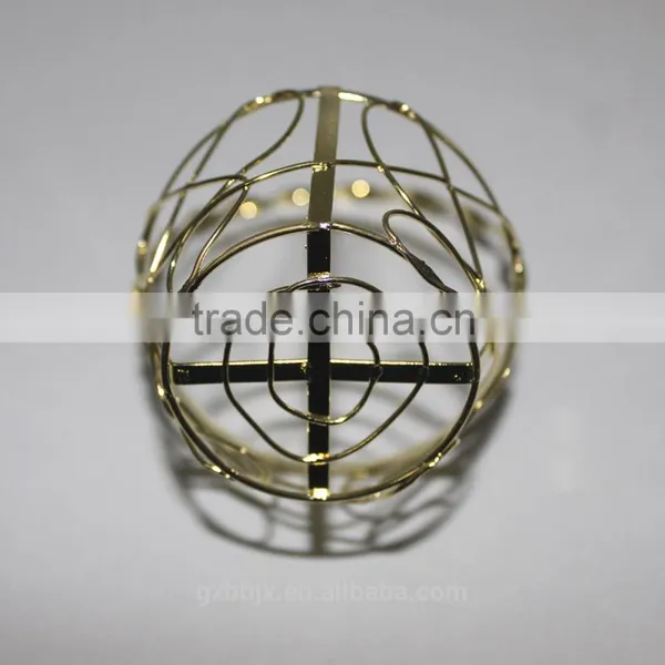 Small Metal Wire Storage Basket With Handle photo-3