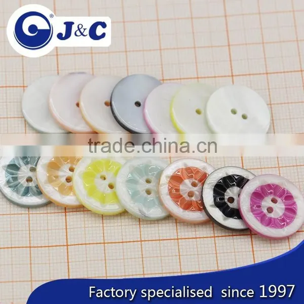 Spraying River Shell Button Match Pantone Color photo-2