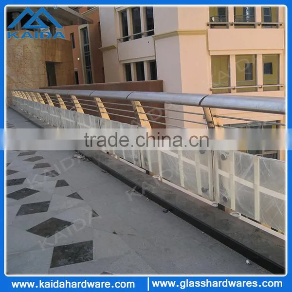 China Factory Stainless Steel Rod Fence Balustrade With Glass