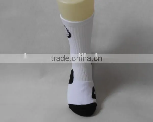 Wholesale Knitted Irregular Men Elite Custom Sports Socks photo-3