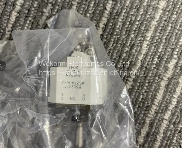Safran 8502K17 toggle switch