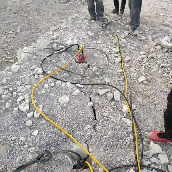 Piston Rock Splitter That is Easy to Operate and Highly Efficient at Splitting Rocks photo-3