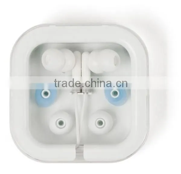 In-ear Wired Earphone With Square Plastic Box photo-2