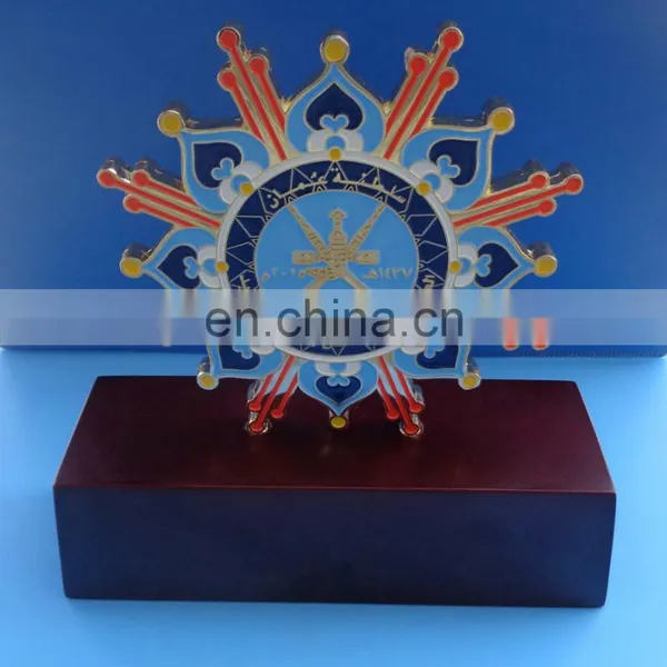 Free Mould Oman National Day Engraved Metal Trophy for 1437