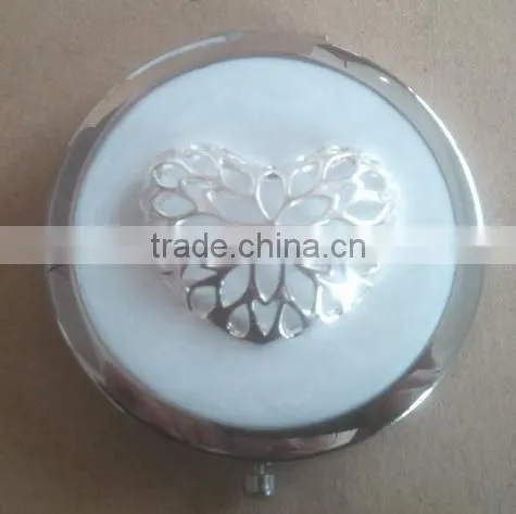 Decorative Black Compact Mirror With Metal Heart Decor photo-2