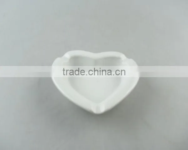 Wholesale Cheap Heart-shape White Porcelain Ashtray photo-2