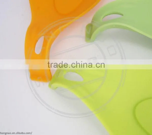 Silicone Spoon Holder photo-3