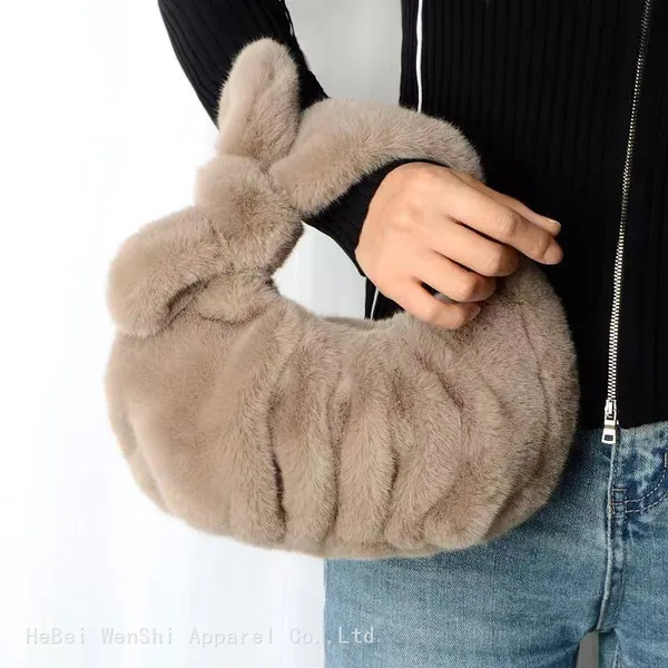 36Plush Cloud Cute Handbag Bag Fluffy Bag Female Hand Shoulder Bag All Furry Pleated Handbag Fashion Underarm Bag Wholesale