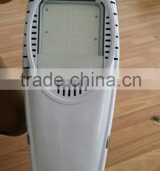 Outdoor 12w Solar Led Street Light With 120w Solar Panel photo-4