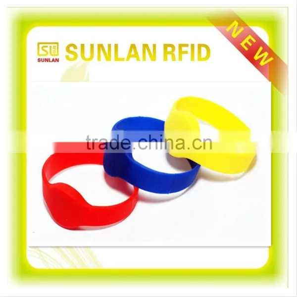 Newest Style Customized Silicone Wristband / Bracelets/ Wrist Band photo-3