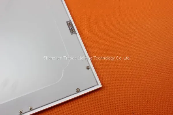 Панельная люминесцентная лампа на потолок Ceiling Led Panel размером 600x600 мм
