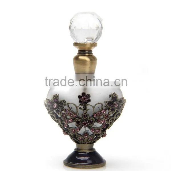 Classic Simple Heart Shaped Glass Perfume Bottle With Gold Cap photo-2