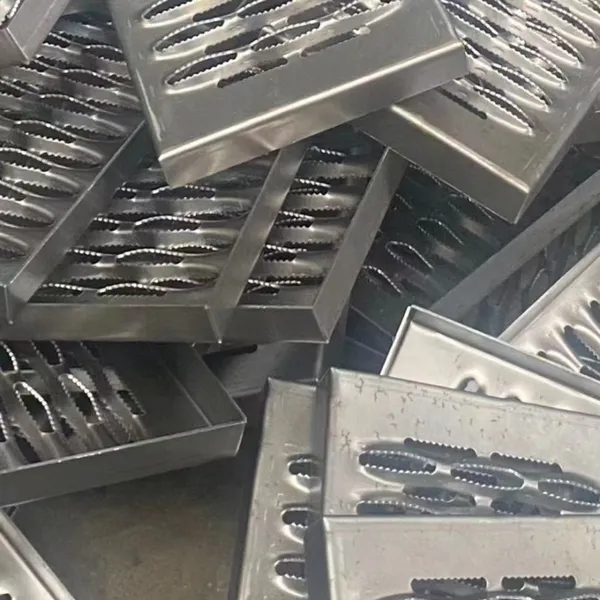 Custom Perforated Mesh Patterns With 10-Year Warranty for OEM Applications photo-2