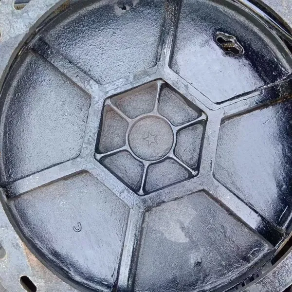 Customizable Heavy Ductile Iron Grating EN124 Manhole Cover Jingdong Model 600 for Road Sewer Black Durable Half Weight photo-3