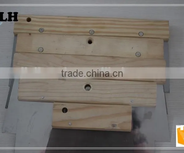 Carbon Steel Blade Scraper With Wooden Handle photo-2