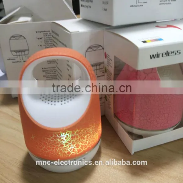 2016 Portable Fashion Handle Design Led Crackle Custom Logo Printing Wireless Mini Speaker photo-4