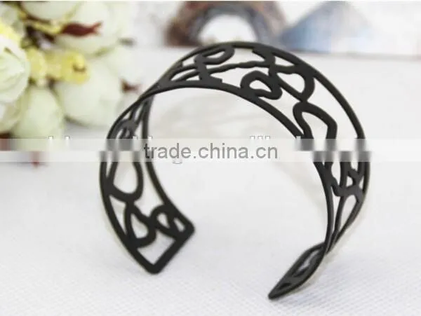 Latest Black Metal Jewelry Bangle,popular Heart Style Bangle for Young Girls photo-4