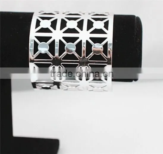 Wholesale Jewelry Gold Geometry Hollow -out Women Cuff Bangle With High Quality photo-5