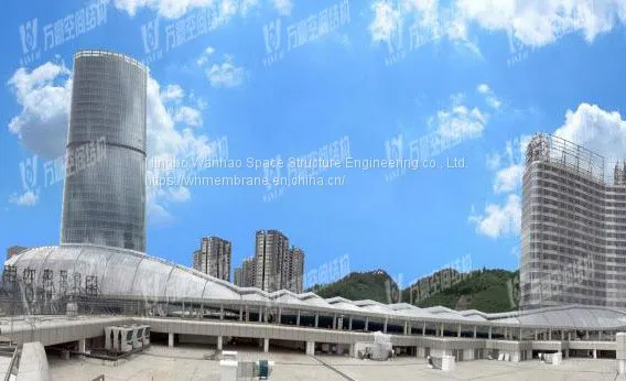 Большая растянутая мембранная конструкция из пленки ETFE