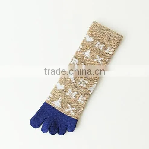 Bulk Wholesale Hot Sale Winter Fashion Thick Wool Yoga Injinji Custom Design Christmas Woman Cashmere Warm Toe Sock photo-3