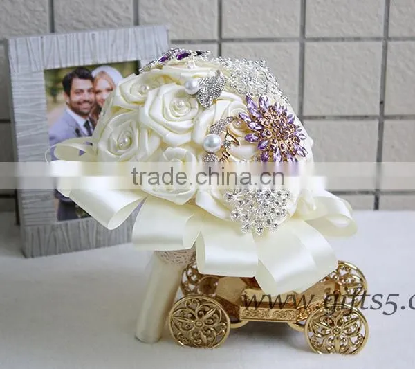 High Quality Luxurious Winter Wedding Bouquets With Purple Brooches Decoration photo-2