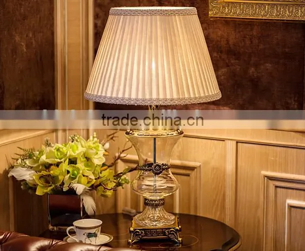 Vase Design Crystal Body Metal Bottom Table Lamp With Lampshade photo-2