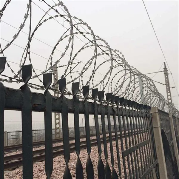 Customizable Galvanized Razor Barbed Wire Concertina Coil Galvanized 2.5MM Fence Roll for Sale