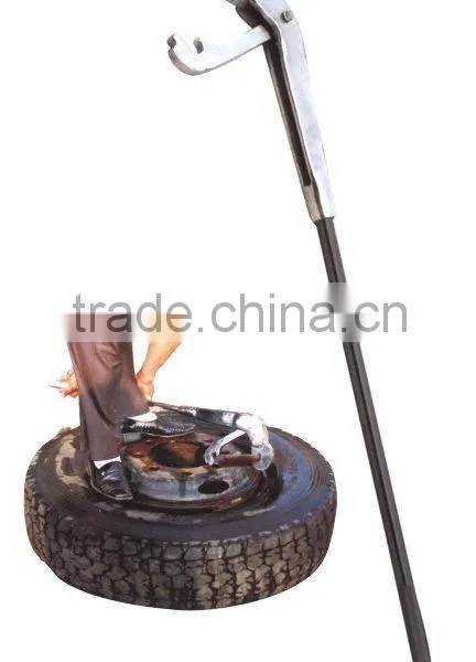 demounter for retaining ring of rim