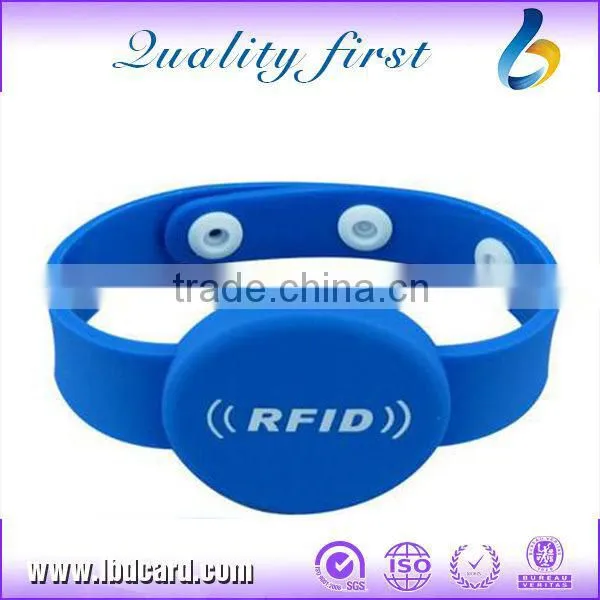 TK4100 Bracelets Customized TK4100 RFID PVC Wristbands photo-6