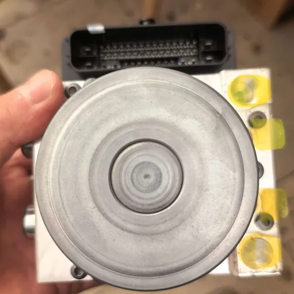 Volkswagen ABS Pump Control Unit photo-2