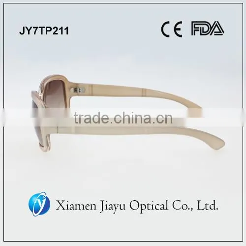 Fashion Plastic Sunglasses With Polarized (or PC) Lens for Woman Custom Logo photo-4