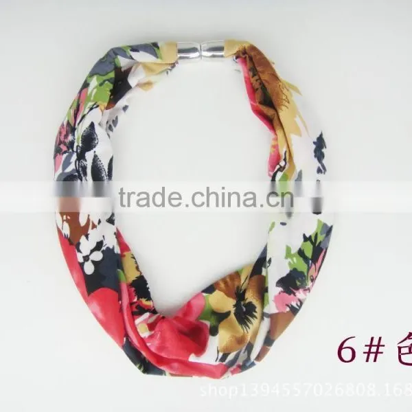 High End Magnetic Silk Velvet Short Scarves Personal Custom Pink Infinity Scarves With Flower Printing Wholesale photo-6