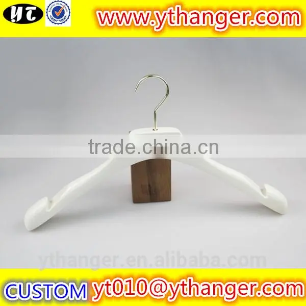 YY0532 Factory Deluxe Brown Wooden Suit Hanger With Gold Logo photo-4