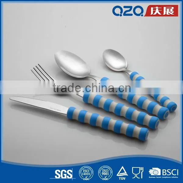 Cheap Custom Anti-scald Stainless Steel Flatware Set With Plastic Handle photo-3