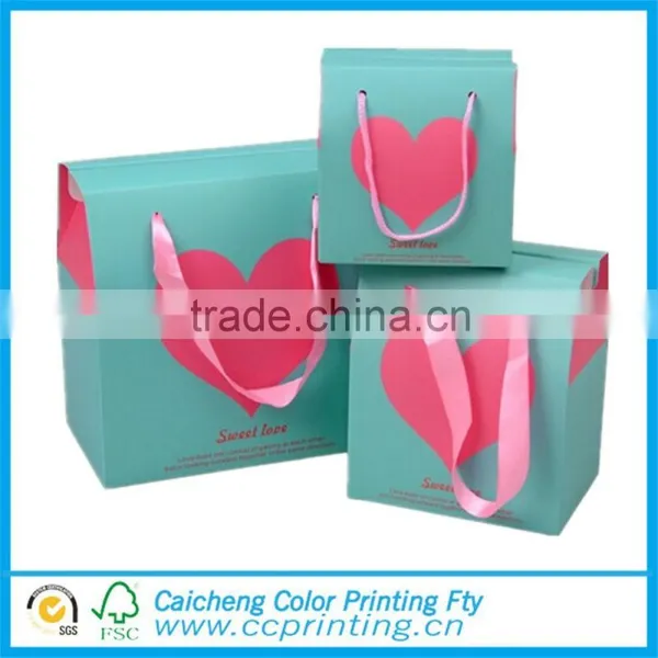 Promotional Wedding Gift Paper Bag With Heart Window photo-3
