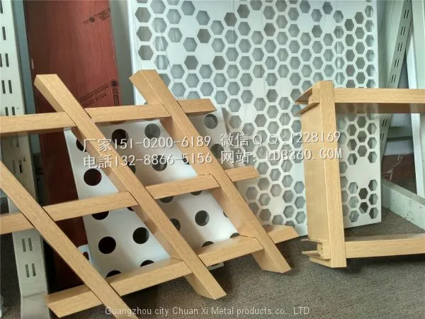 Wood Grain Aluminum Tube, Imitation Wood Metal Aluminum Pipe Instead of Wood Decoration photo-2