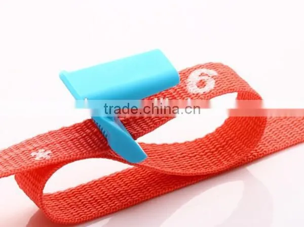 Adjustable Plastic Hanging Hook Handbag Rack Organizer photo-3