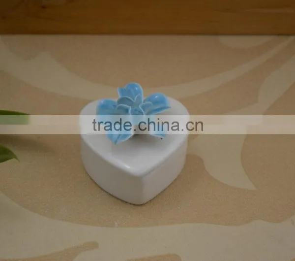 Factory Direct Small Ceramic Jewel Box With Flower Shape Design photo-5
