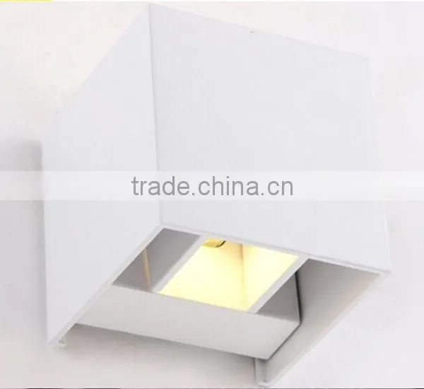 CE and RoHS Hot Sale Led Wall Light White or Black photo-2