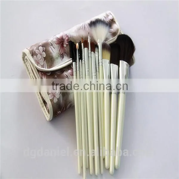 Soft Synthetic Makeup Brush With Flower PU Pouch 12pieces photo-3