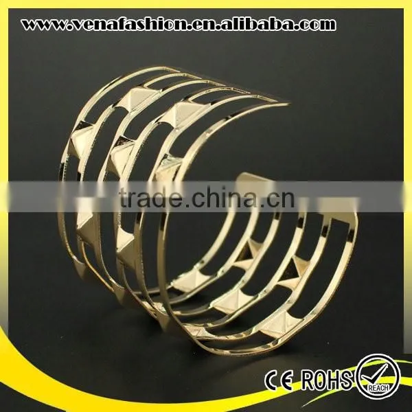 Europe Hollow Golden Free Sample Wide Cuff Bracelet photo-2