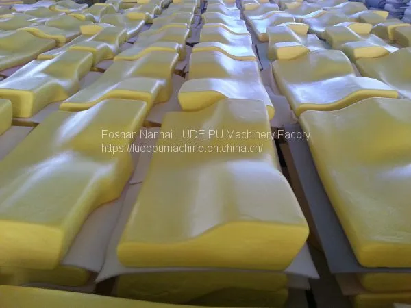 LD-803/4 Four Material Tanks Low Pressure Soft Foam Machine photo-2
