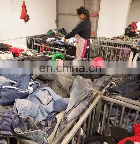 Used Sports Clothes Container of Used Clothes photo-6