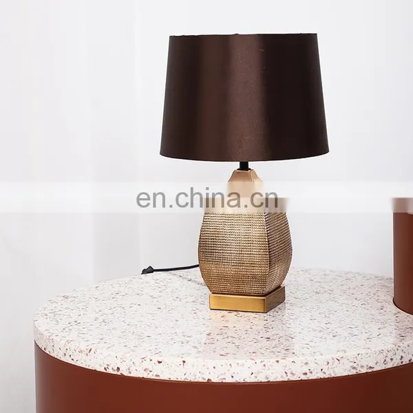 European Modern Style Indoor Ceramic Base Gold Table Porcelain Lamp for Home Decor photo-3